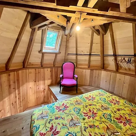 Chateau Feerique A La Cime Des Arbres