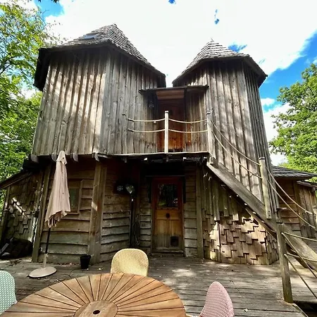 Chateau Feerique A La Cime Des Arbres *